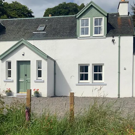 Balmore Farmhouse Near Lochness-2